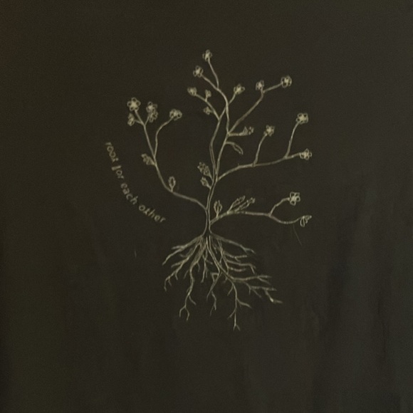 S Universal Thread graphic T-shirt - Picture 3 of 4